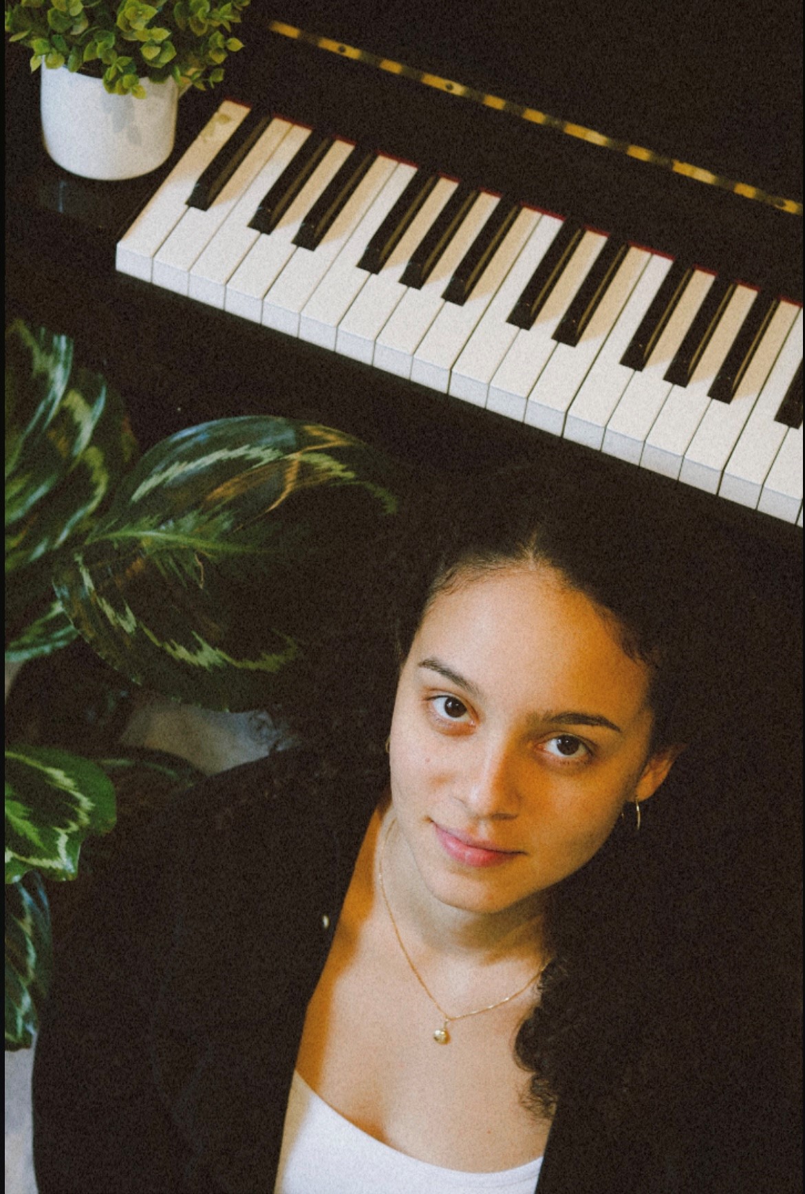 JULIA TOLEDO: PRETO NO BRANCO