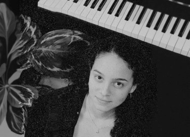 JULIA TOLEDO: PRETO NO BRANCO